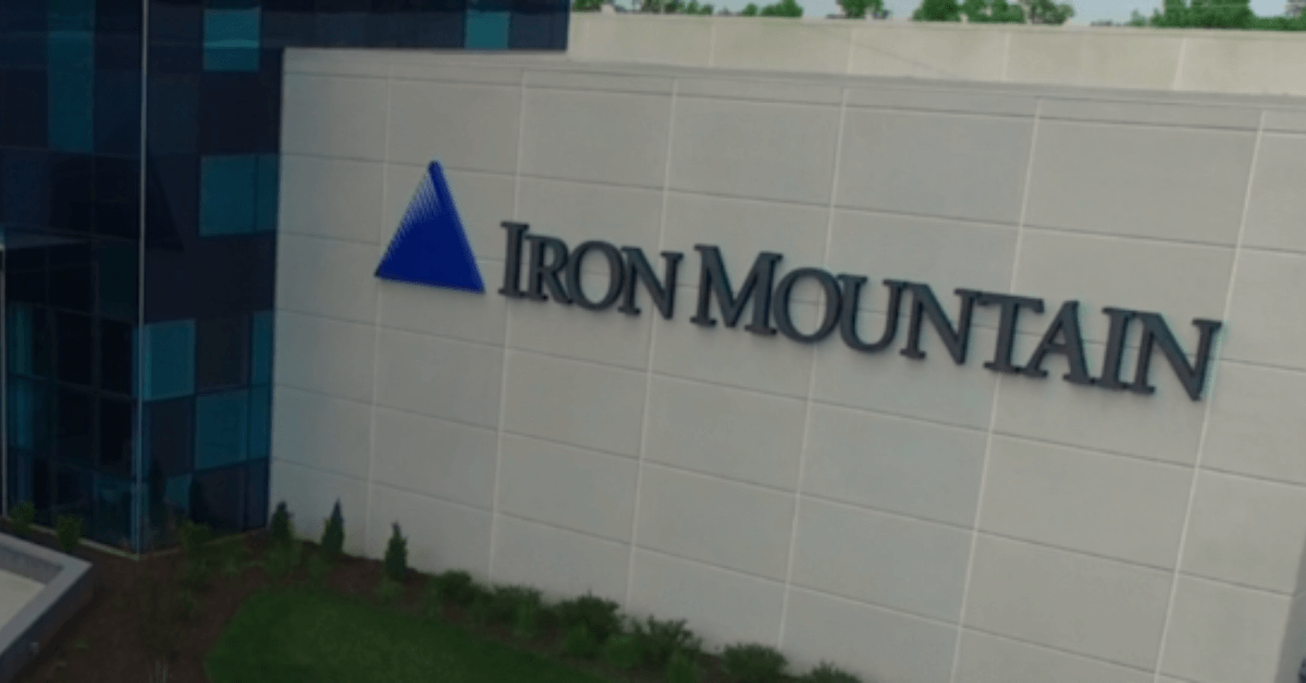 Você está visualizando atualmente Iron Mountain (IRM): Vale a pena investir neste REIT de dividendos em dólar?