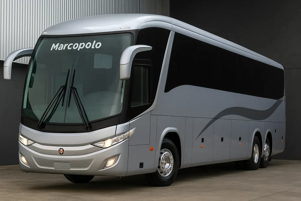 Ônibus Marcopolo em área industrial com design moderno e estrutura de produção ao fundo